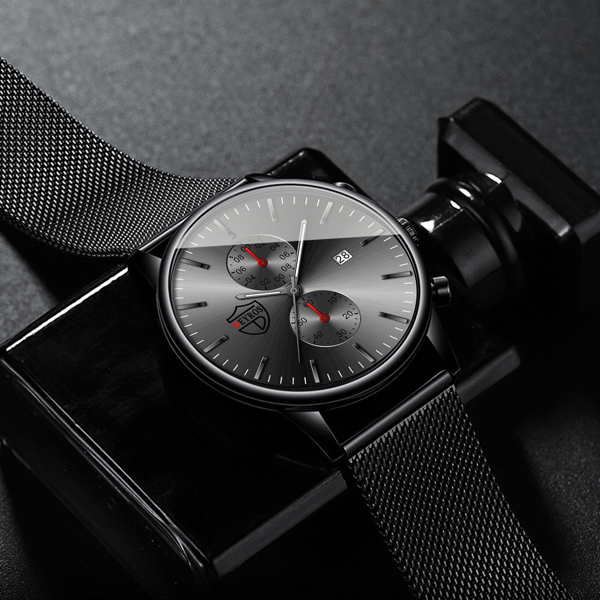 4pcs Men’s Stainless Steel Quartz Watch & Bracelet Gift Set – Analog Date Display Dress & Casual Watch, Matching Bracelets for Business & Everyday Wear, Perfect Gift for Dad, Husband or Boyfriend